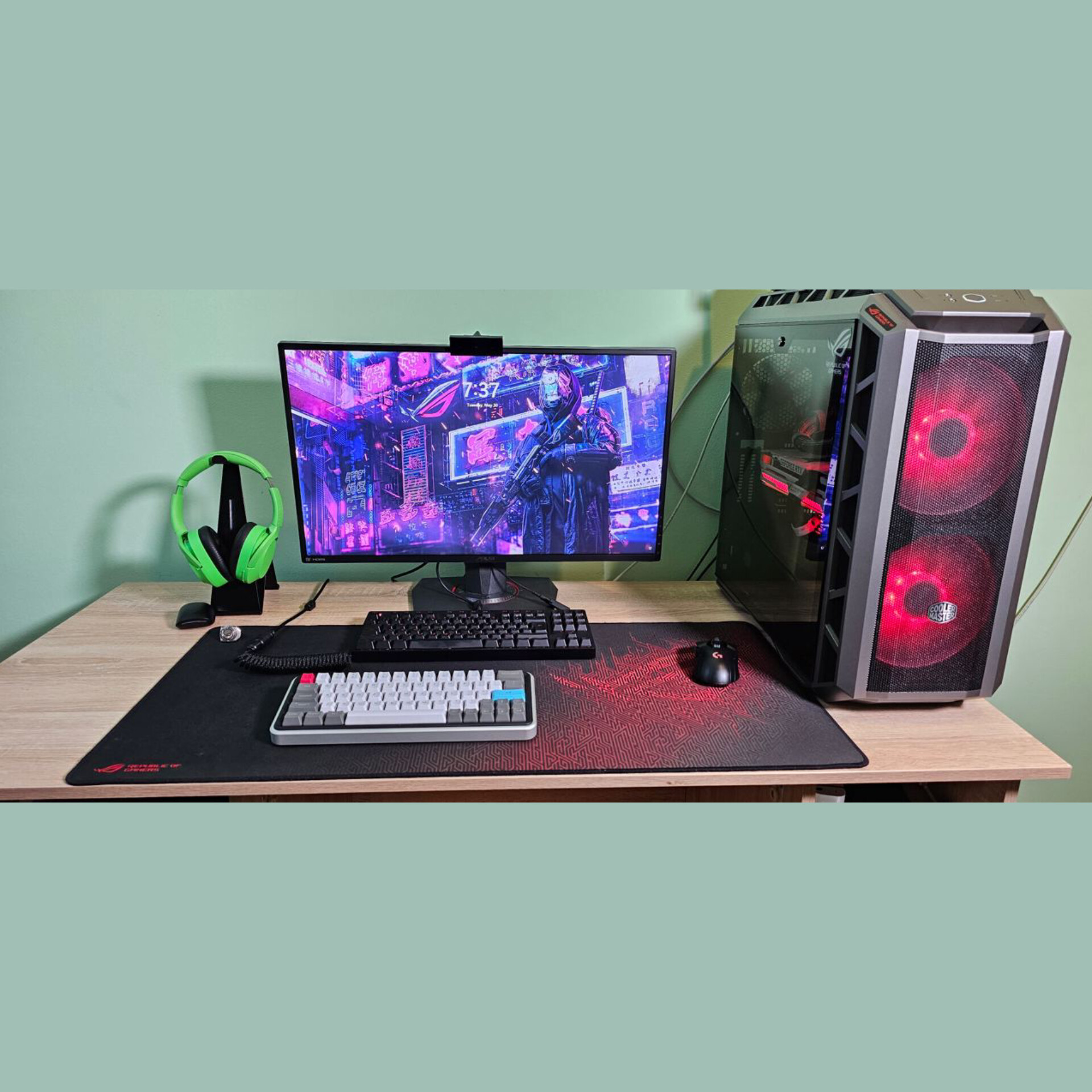 Kompletan gaming setup sa ROG računarom, monitorom i slušalicama