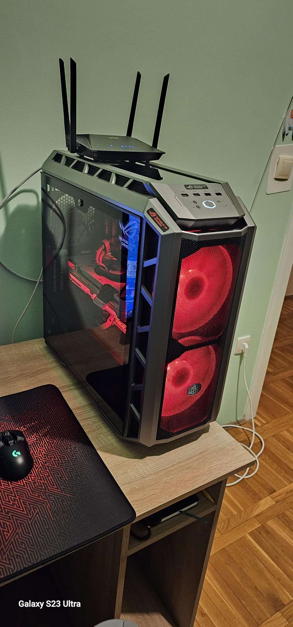 Sklopljen gaming računar u Cooler Master kućištu sa crvenim osvetljenjem, Novi Sad
